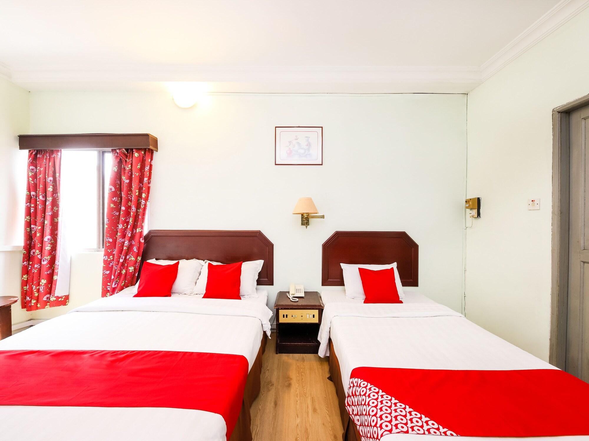 Grand Supreme Hotel Kuching Exterior photo