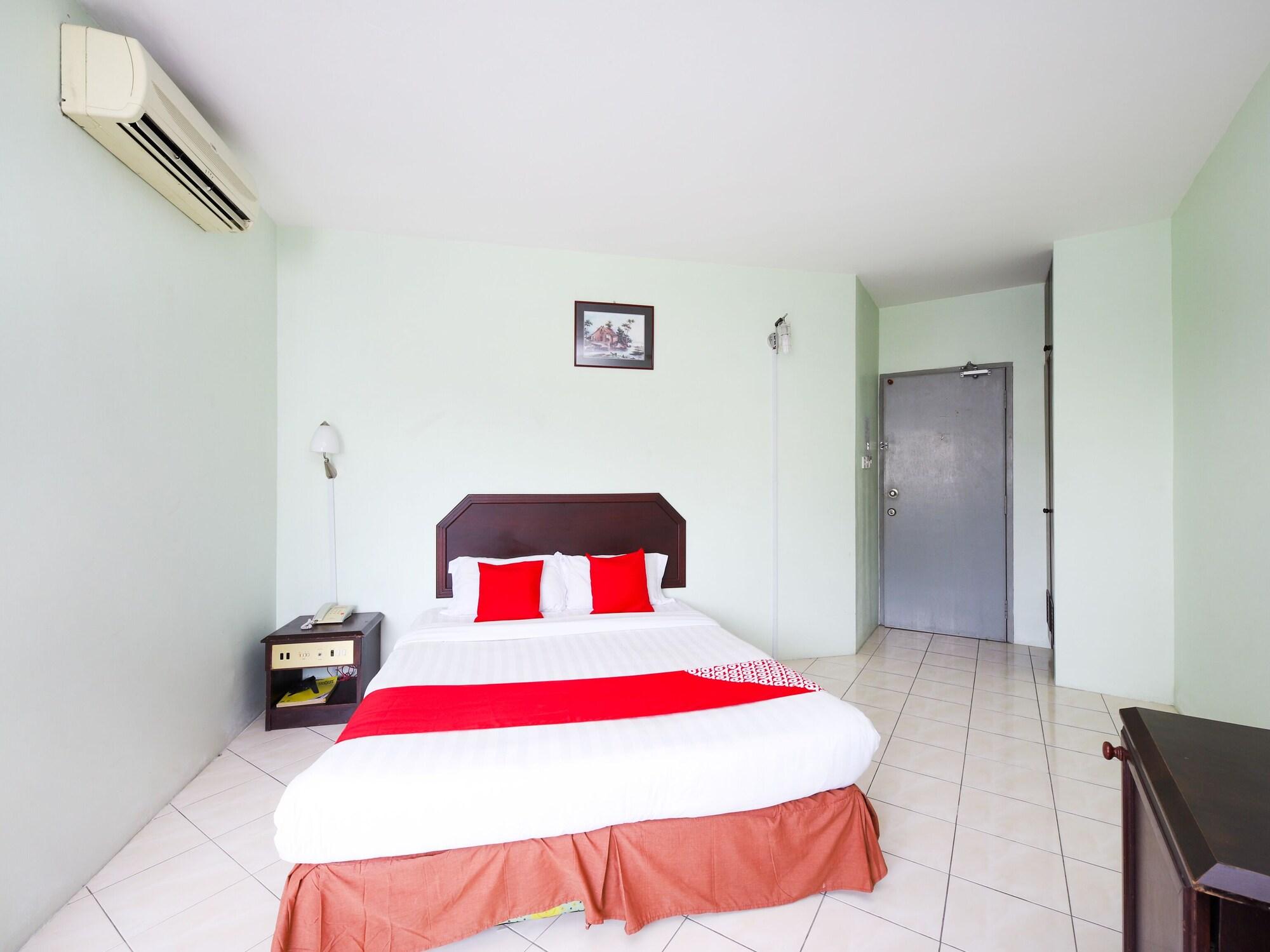 Grand Supreme Hotel Kuching Exterior photo