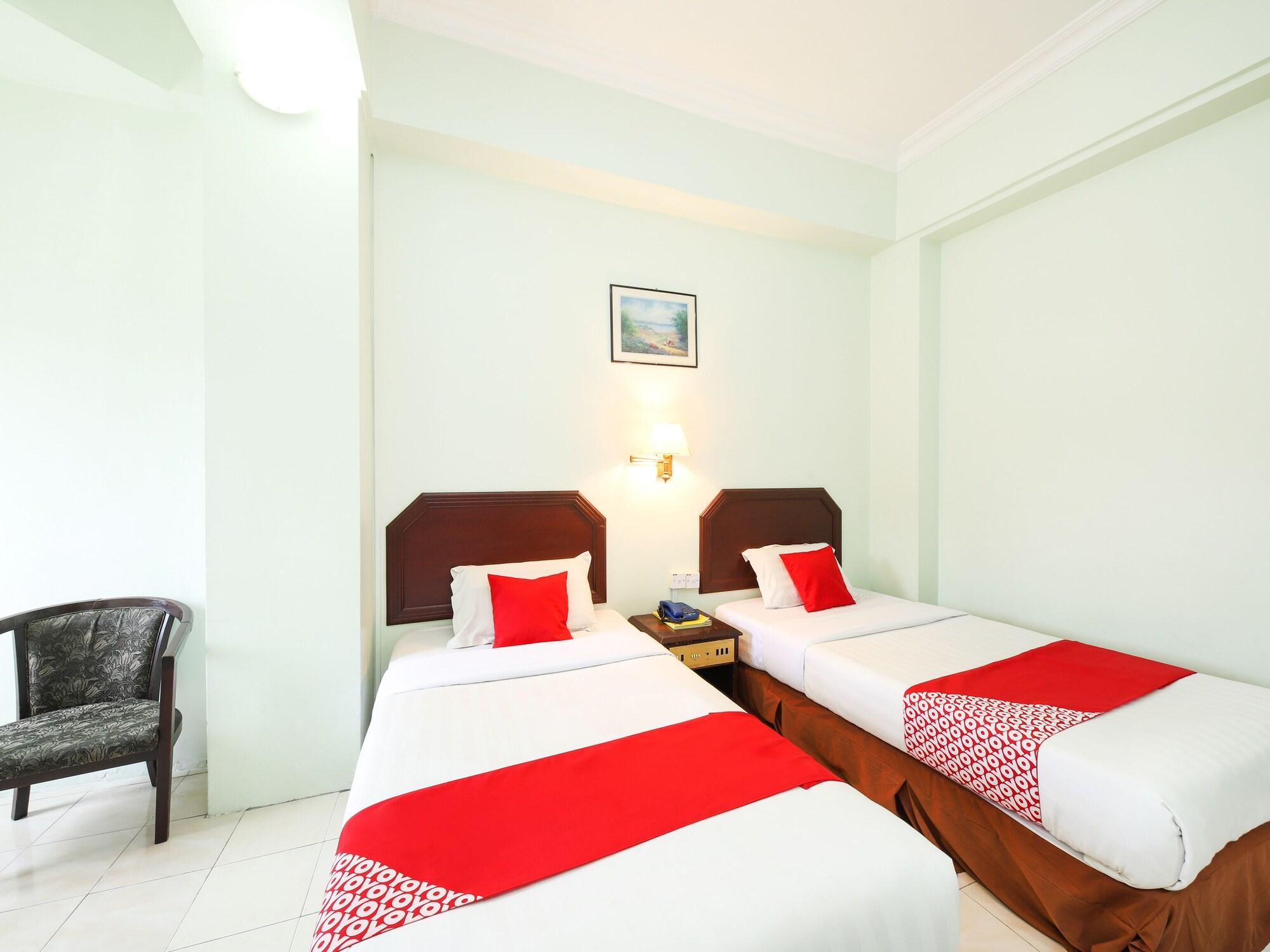 Grand Supreme Hotel Kuching Exterior photo
