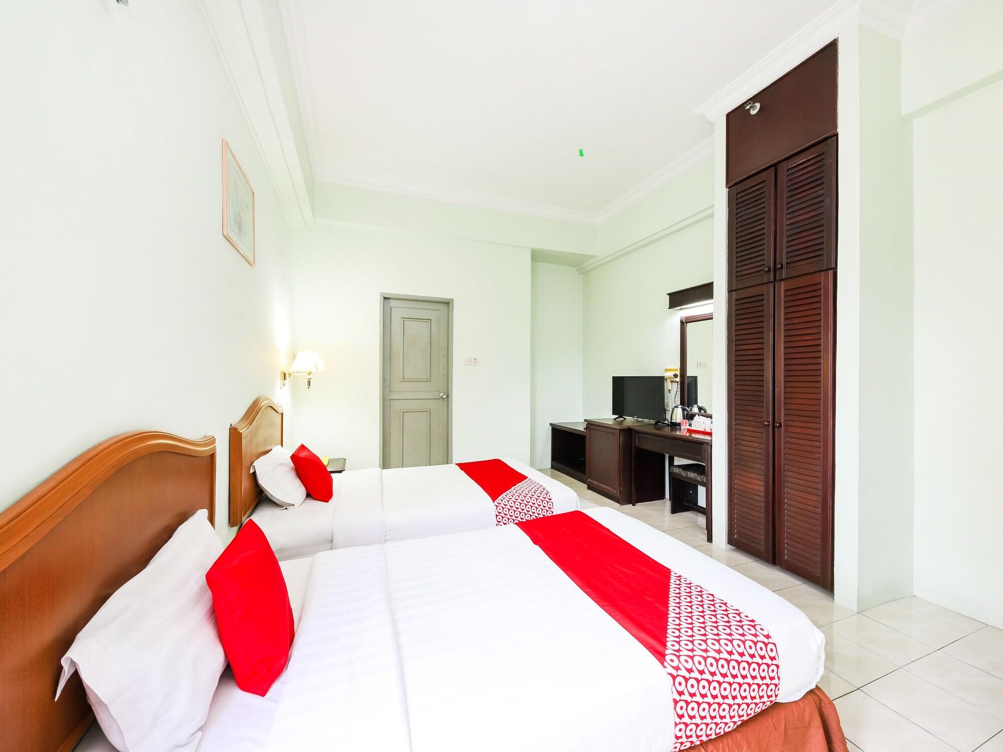 Grand Supreme Hotel Kuching Exterior photo