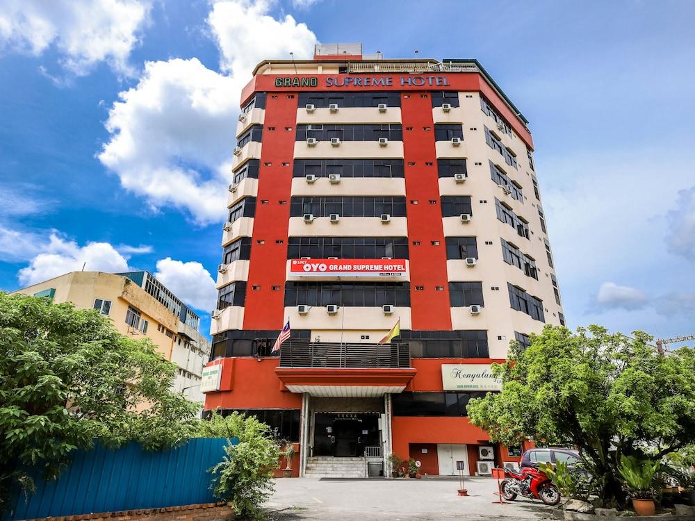 Grand Supreme Hotel Kuching Exterior photo