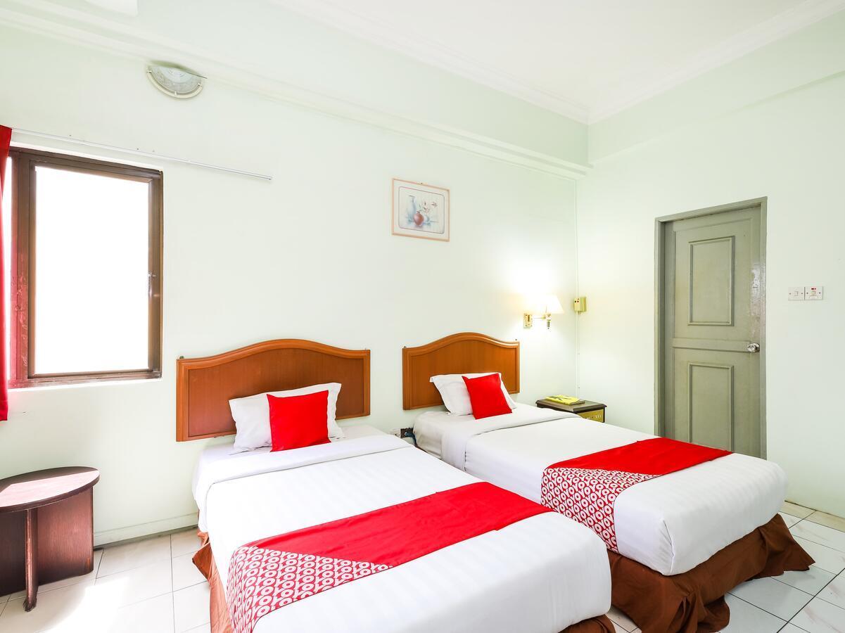 Grand Supreme Hotel Kuching Exterior photo